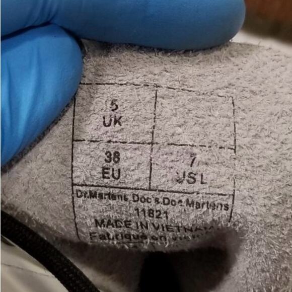 Dr. Martens Women’s 7 White and Black Lace-Up Boots - Picture 7 of 8